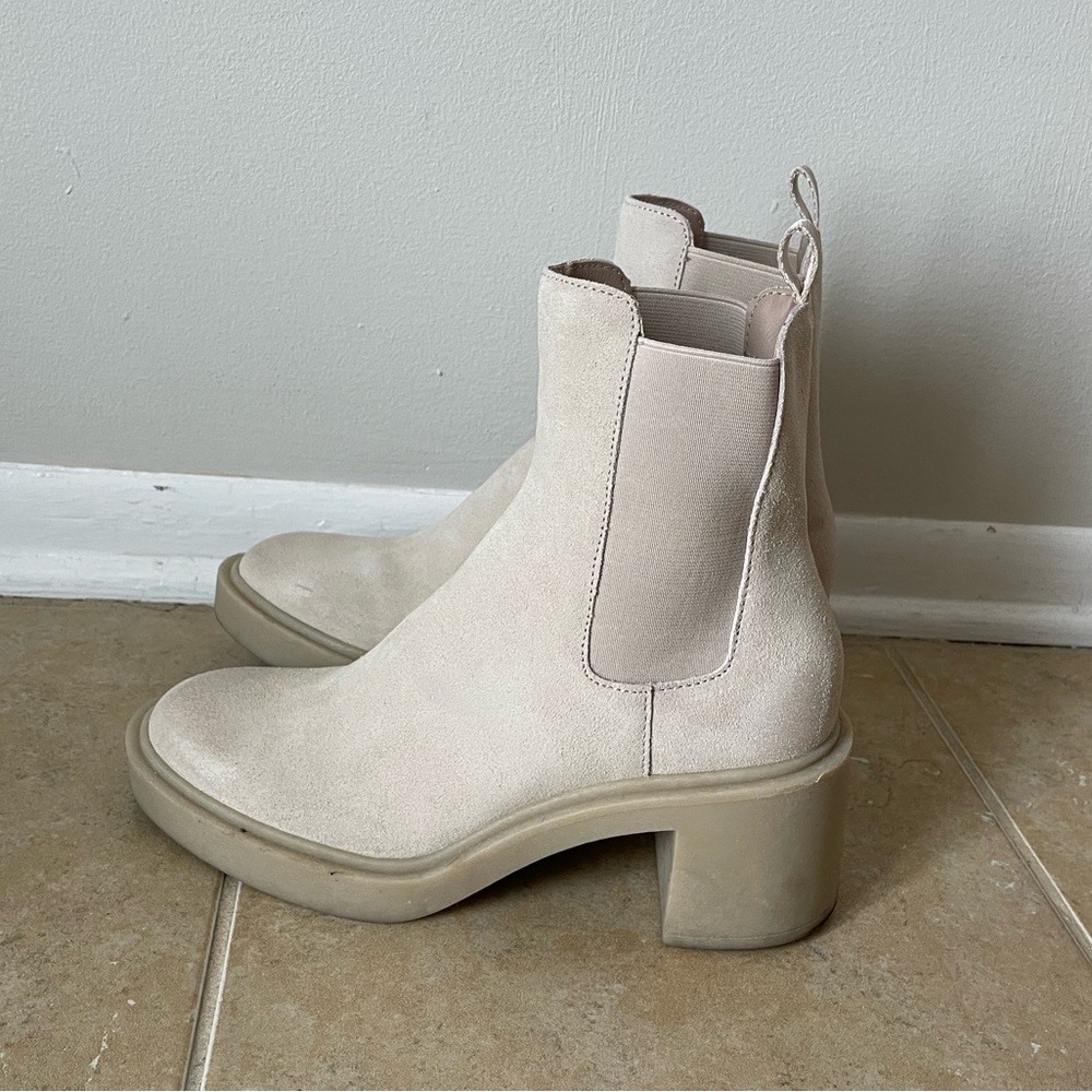 DV by Dolce Vita Gilana Suede Chelsea Boot Dune Suede Size 7